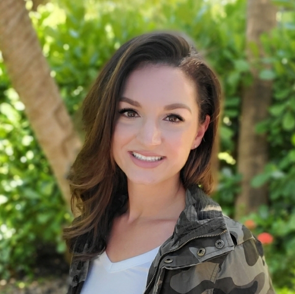 Meet your Posher, Angela - Picture 2 of 3